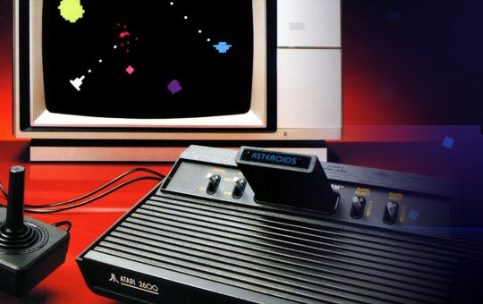 Immergiamoci in un bellissimo viaggio nel passato sulla storia di Atari: da Pong fino al Jaguar, passando per le persone che hanno fatto la storia dei videogiochi.